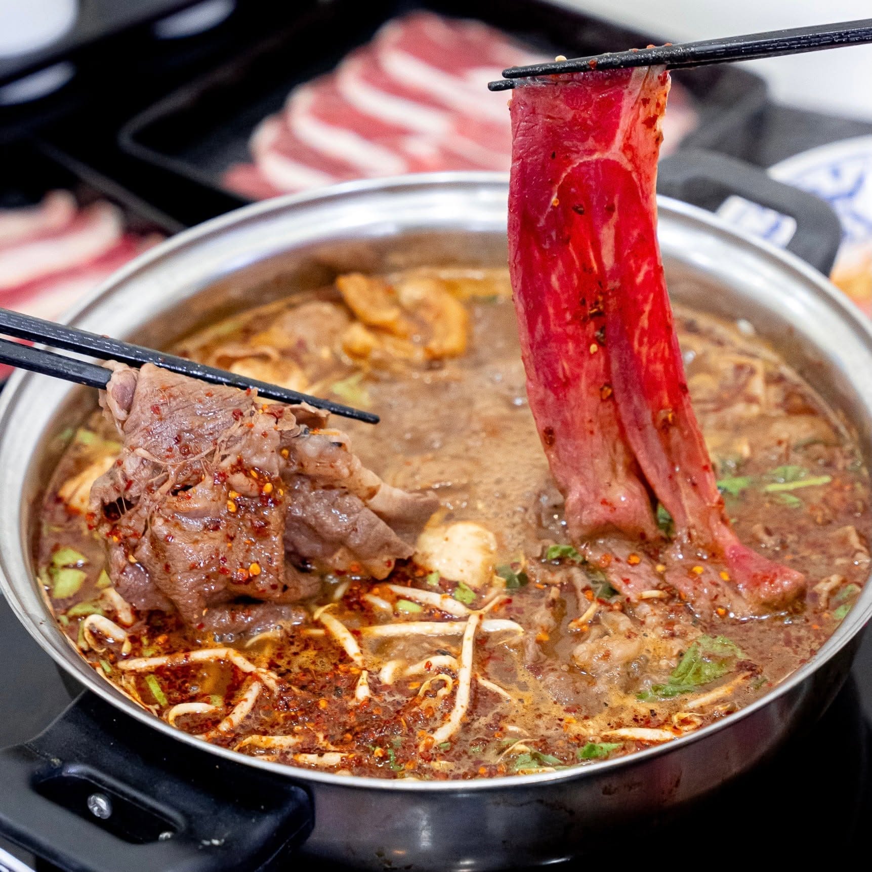 หม้อไฟน้ำซุปก๋วยเตี๋ยวเรือเข้มข้นราชารส
